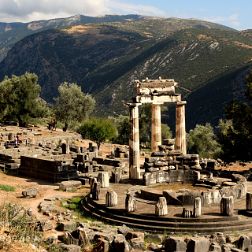 Delphi - Bilder - Sehenswürdigkeiten - Fotos - Pictures - Stockfotos Faszinierende Reisebilder aus Delphi. In der Antike war hier der Mittelpunkt der Welt. Das berühmte Orakel von Delphi...
