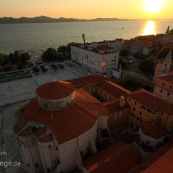 Zadar - Bilder - Sehenswürdigkeiten - Fotos - Pictures - Stockfotos Faszinierende Reisebilder: Zadar, riesige gläserne Sonnenscheibe, Sveti Donat, Lagune Nin, Indel Pag. Am Forum Zadars...